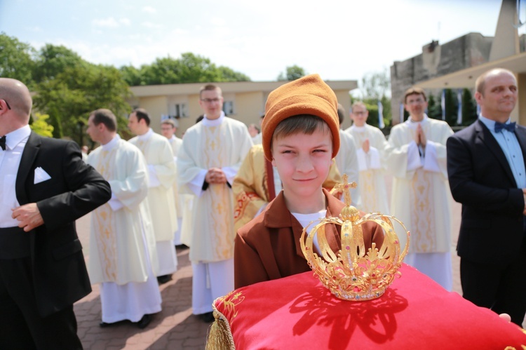 Procesja do ołtarza - Msza św. koronacyjna