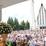 Zakończenie Mszy św. i procesja do sanktuarium