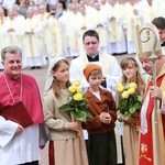 Zakończenie Mszy św. i procesja do sanktuarium