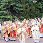 Zakończenie Mszy św. i procesja do sanktuarium