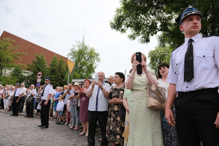 Zakończenie Mszy św. i procesja do sanktuarium