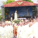 Zakończenie Mszy św. i procesja do sanktuarium