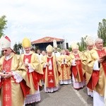 Zakończenie Mszy św. i procesja do sanktuarium