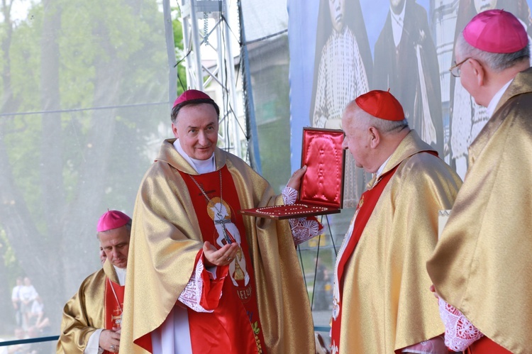 Zakończenie Mszy św. i procesja do sanktuarium