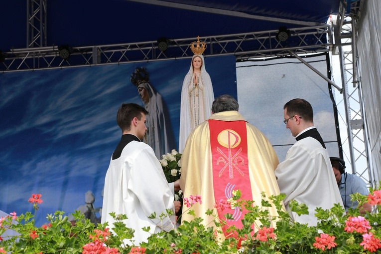 Zakończenie Mszy św. i procesja do sanktuarium