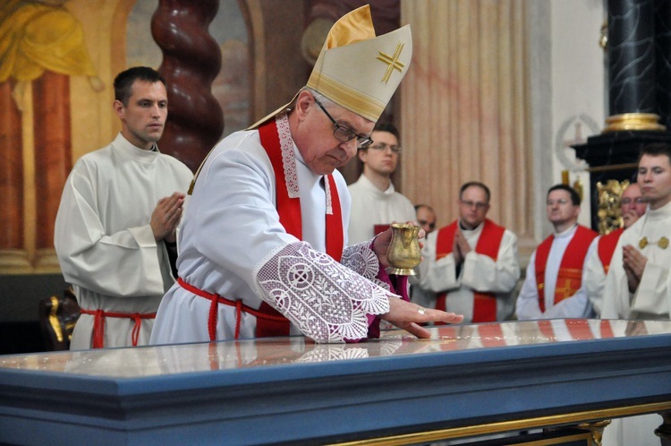 Poświęcenie kościoła i ołtarza w Skrzatuszu