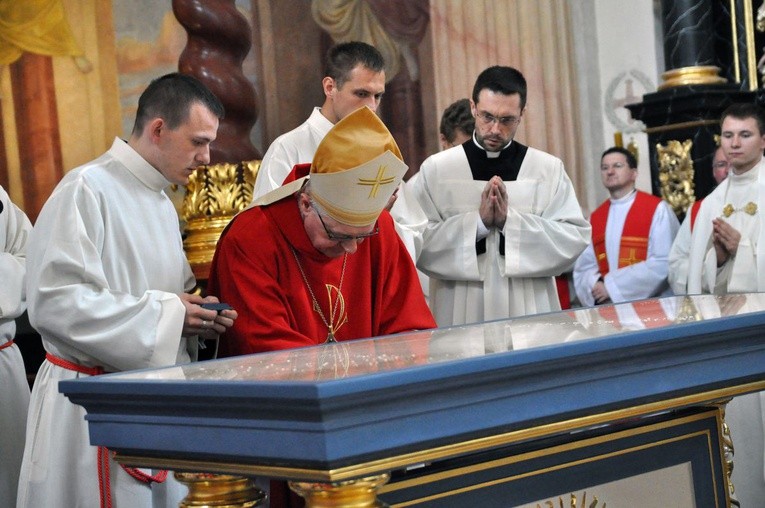 Poświęcenie kościoła i ołtarza w Skrzatuszu