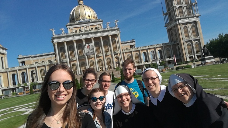 Młodzież z Puław na spotkaniu w Lednicy