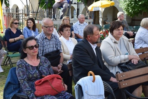 Obchody 250. rocznicy koronacji cudownego obrazu Matki Bożej w Miedniewicach