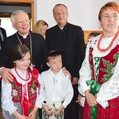 	W planie wizytacji nie zabrakło spotkania z folklorem góralskim. Abp Jędraszewski był zachwycony.