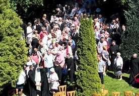 Spotkanie zakończyło się nabożeństwem majowym w seminaryjnym ogrodzie.