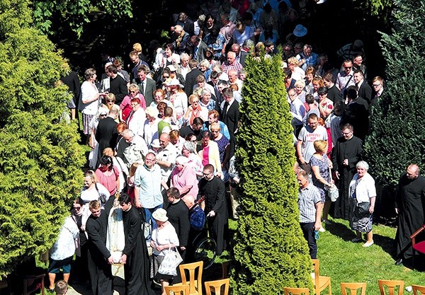Spotkanie zakończyło się nabożeństwem majowym w seminaryjnym ogrodzie.