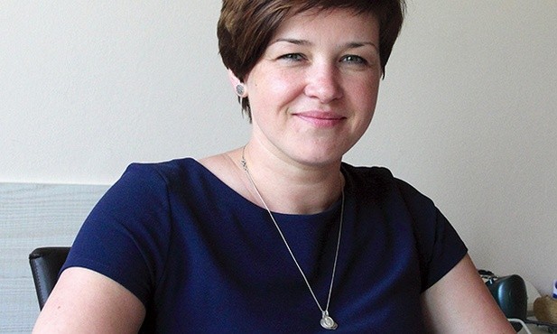 – Z rodziny zastępczej dziecko wychodzi wyposażone w wartości potrzebne w dorosłym życiu. Tego nie da się nauczyć. Trwałe zmiany w tej dziedzinie dokonują się jedynie przez doświadczenie – mówi Ewa Weiss-Miller.