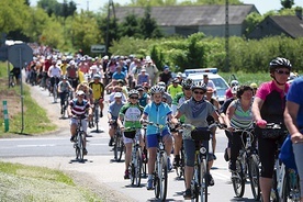 ▲	Blisko tysiąc cyklistów wzięło udział w Sandomierskim Rajdzie Papieskim.