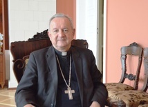 Bp Jan Ozga: Kościół w Kamerunie jest nadal bardzo tradycyjny