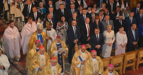 Rozpoczęła się Msza św. z udziałem Episkopatu Polski na Krzeptówkach