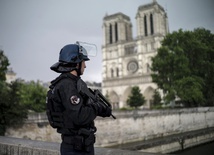 Napastnik spod Notre Dame twierdził, że jest "żołnierzem kalifatu"