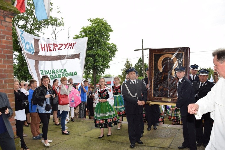 Powitanie ikony MB Częstochowskiej w Zdunach