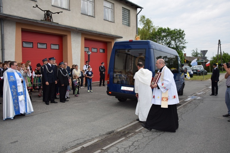 Powitanie ikony MB Częstochowskiej w Zdunach