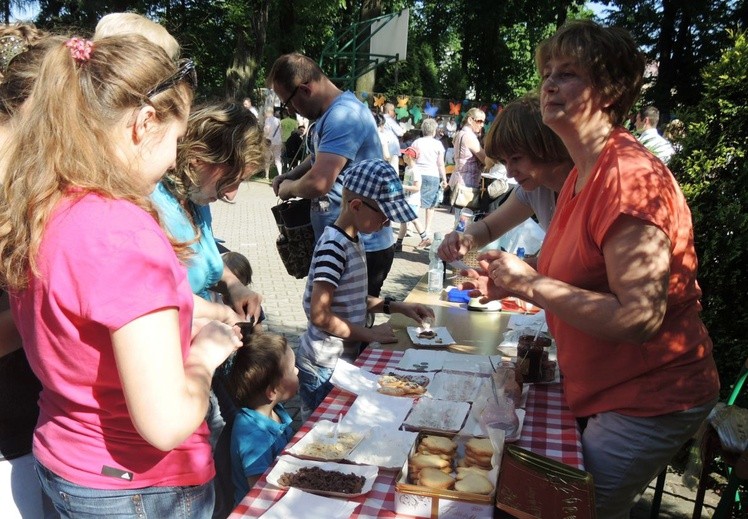 Szkolno-Parafialny Festyn "u Sióstr"