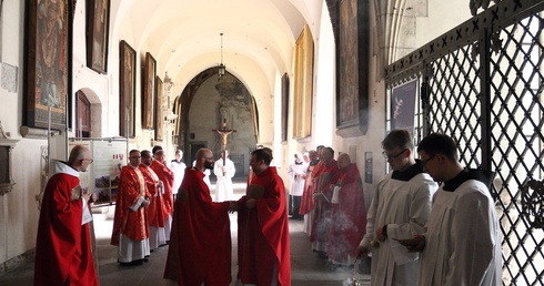 Arcybiskup z Chimbote w bazylice franciszkanów