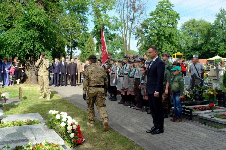 Prezydent RP przy grobie powstańców śląskich w Gliwicach