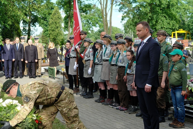 Prezydent RP przy grobie powstańców śląskich w Gliwicach