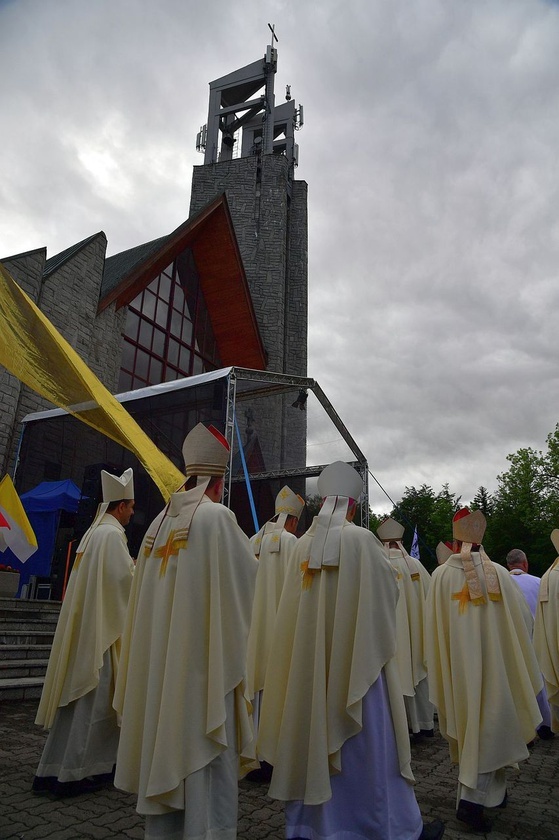 Episkopat Polski w kościele św. Krzyża w Zakopanem