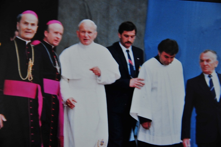 Jan Paweł II w katedrze lubelskiej 9 czerwca 1987 r.