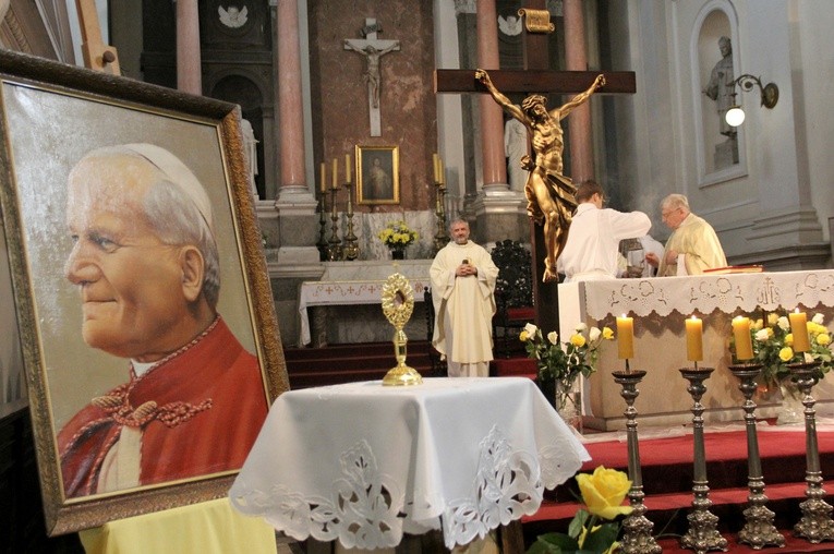 Relikwie Jana Pawła II w kościele Wszystkich Świętych