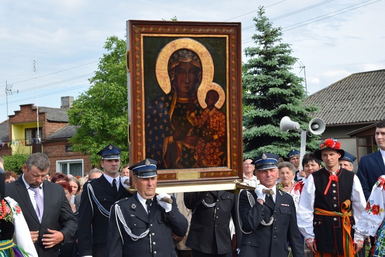 Powitanie ikony MB Częstochowskiej w Chruślinie