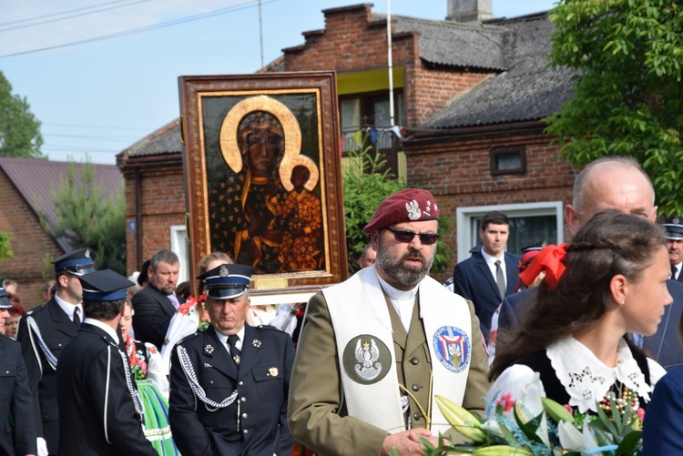 Powitanie ikony MB Częstochowskiej w Chruślinie