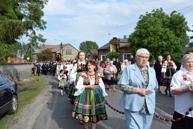 Powitanie ikony MB Częstochowskiej w Chruślinie