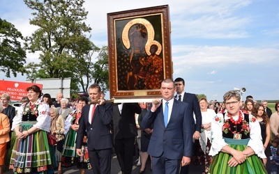 Powitanie ikony MB Częstochowskiej w Chruślinie