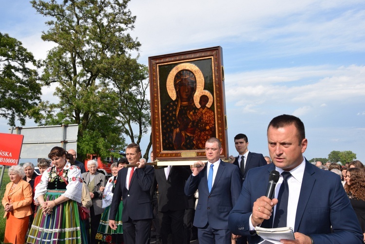 Powitanie ikony MB Częstochowskiej w Chruślinie