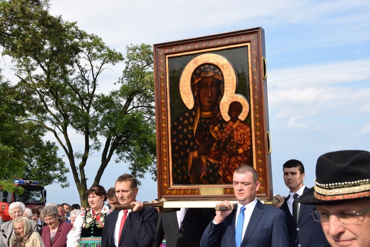 Powitanie ikony MB Częstochowskiej w Chruślinie