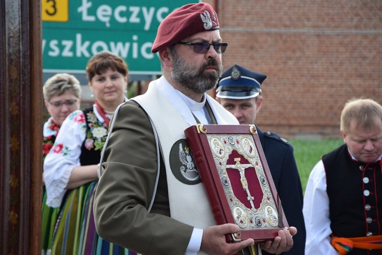 Powitanie ikony MB Częstochowskiej w Chruślinie