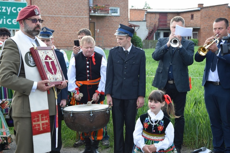 Powitanie ikony MB Częstochowskiej w Chruślinie