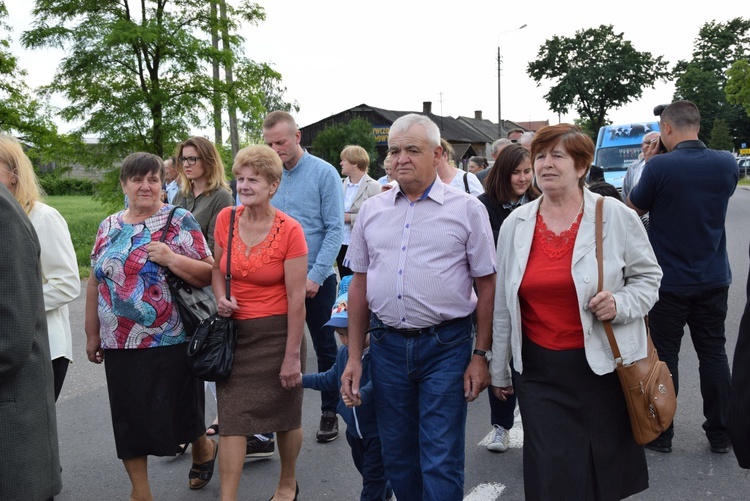 Powitanie ikony MB Częstochowskiej w Chruślinie