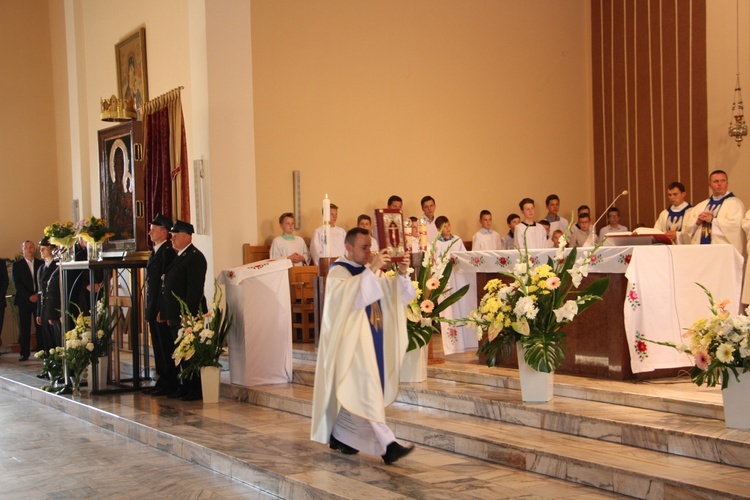 Powitanie ikony MB Częstochowskiej w parafii Chrystusa Dobrego Pasterza w Łowiczu