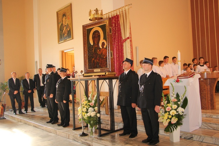 Powitanie ikony MB Częstochowskiej w parafii Chrystusa Dobrego Pasterza w Łowiczu