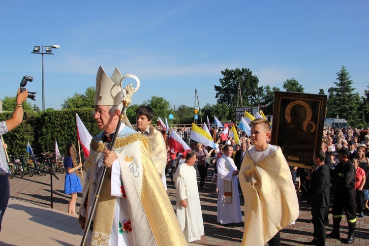 Powitanie ikony MB Częstochowskiej w parafii Chrystusa Dobrego Pasterza w Łowiczu