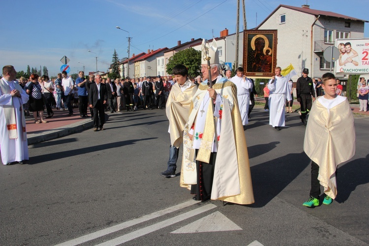 Powitanie ikony MB Częstochowskiej w parafii Chrystusa Dobrego Pasterza w Łowiczu