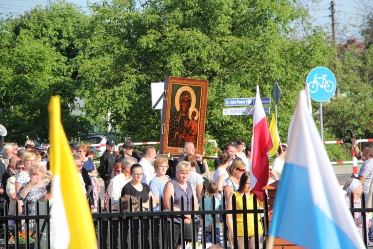 Powitanie ikony MB Częstochowskiej w parafii Chrystusa Dobrego Pasterza w Łowiczu