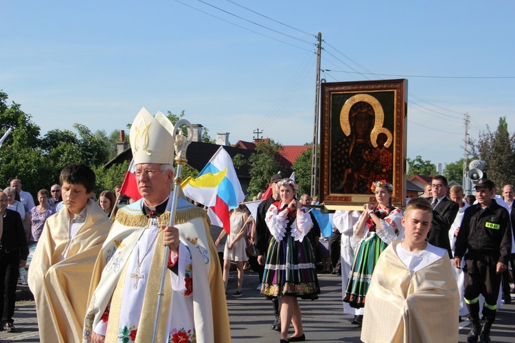 Powitanie ikony MB Częstochowskiej w parafii Chrystusa Dobrego Pasterza w Łowiczu