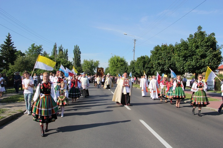 Powitanie ikony MB Częstochowskiej w parafii Chrystusa Dobrego Pasterza w Łowiczu