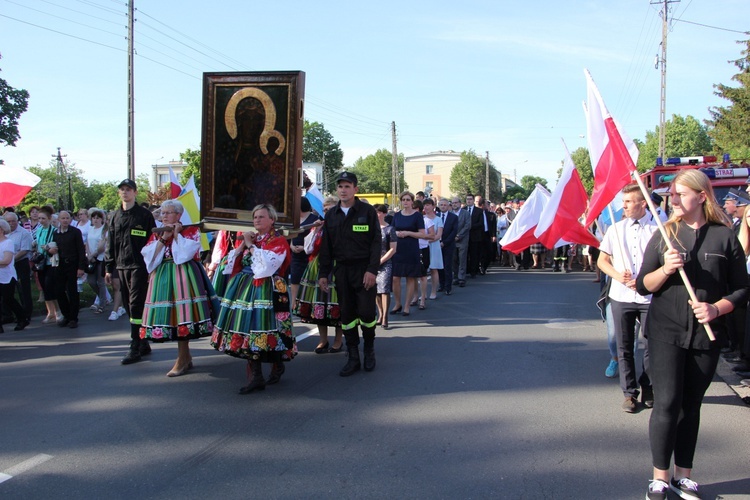 Powitanie ikony MB Częstochowskiej w parafii Chrystusa Dobrego Pasterza w Łowiczu