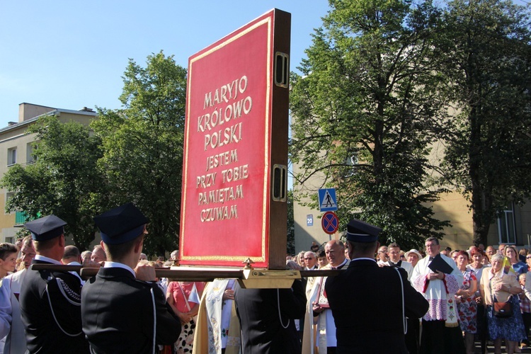 Powitanie ikony MB Częstochowskiej w parafii Chrystusa Dobrego Pasterza w Łowiczu