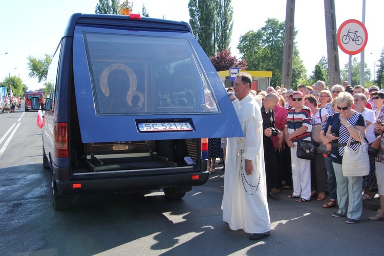 Powitanie ikony MB Częstochowskiej w parafii Chrystusa Dobrego Pasterza w Łowiczu