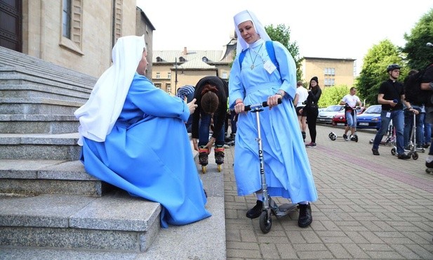 Pielgrzymka na rolkach i hulajnogach 